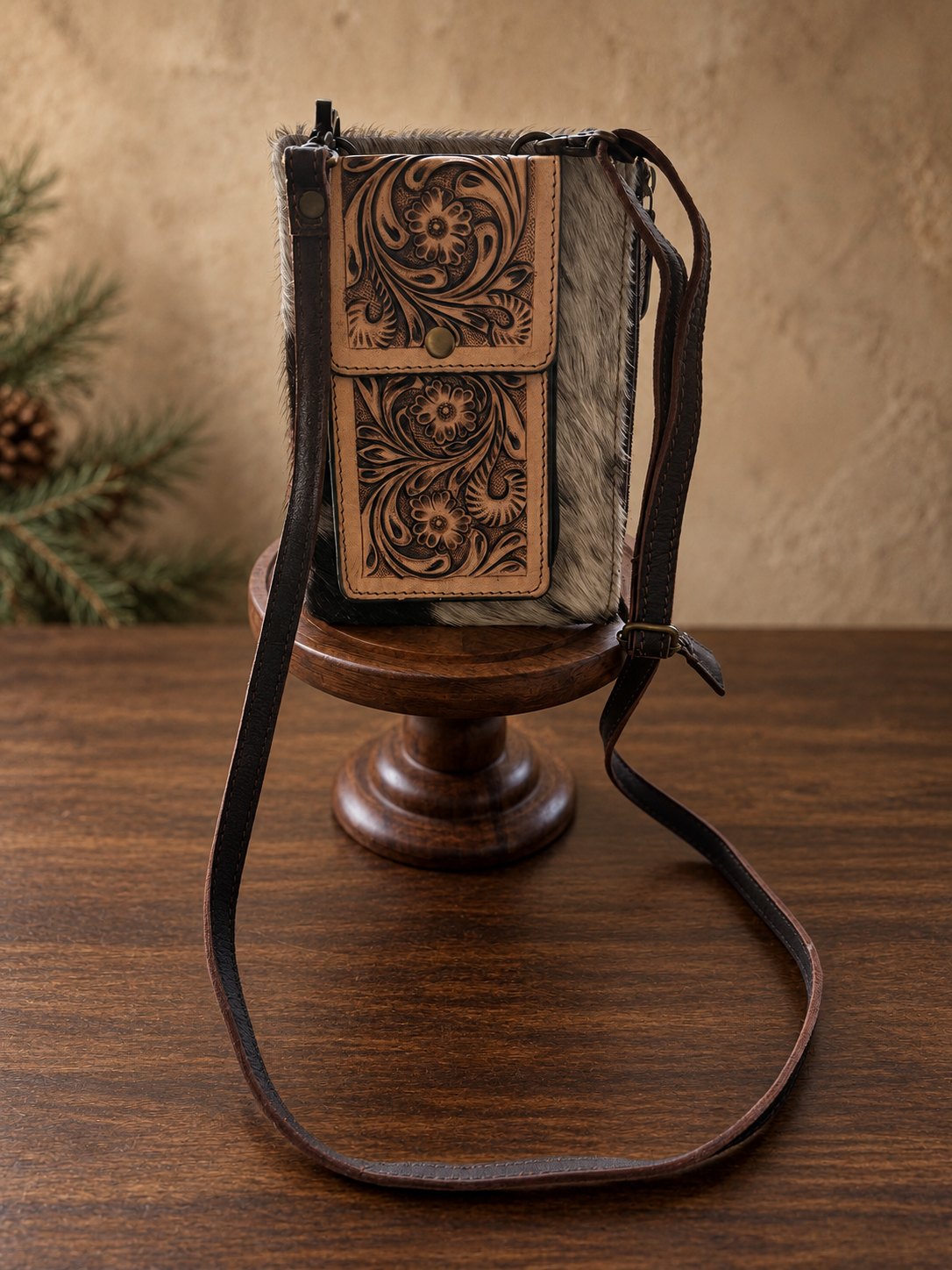 Prairie Floral Cowhide Crossbody (Saddle Brown, Tan)